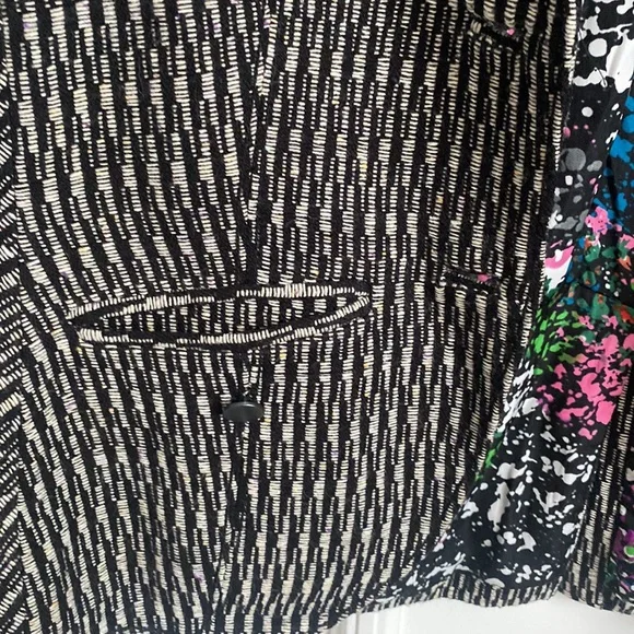 Womens blazer- missing a button - Picture 2 of 7